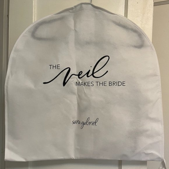 Sara Gabriel Julianne Veil - Picture 5 of 6